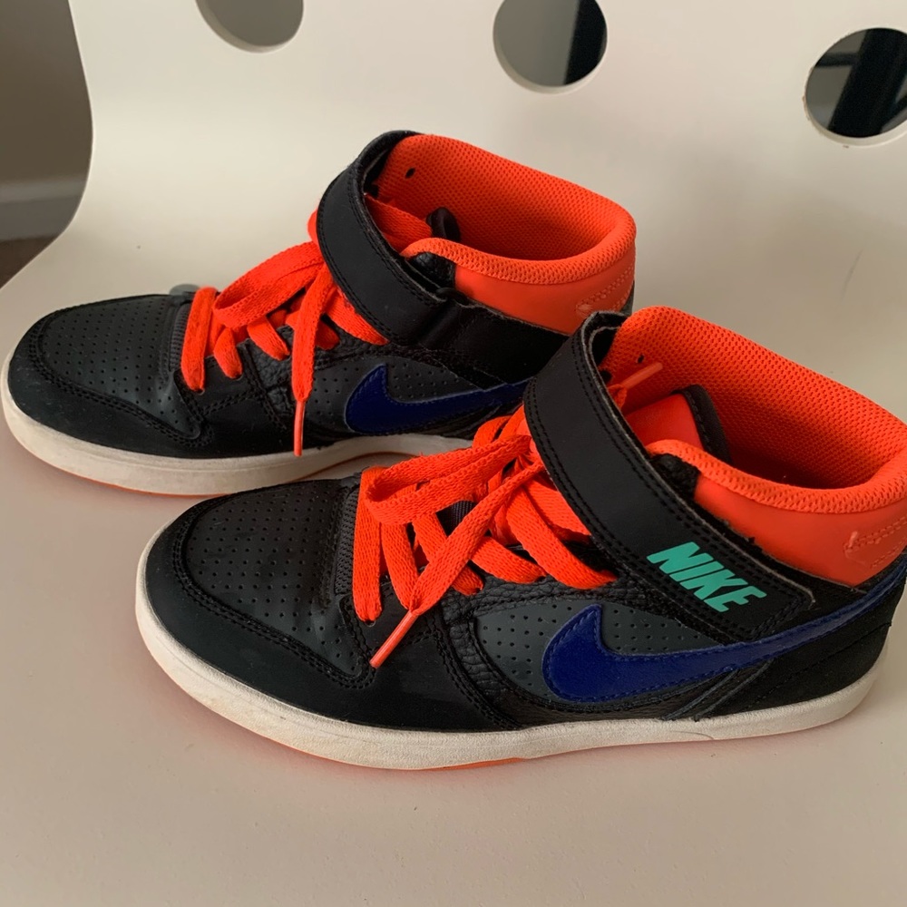 high top nike shoes